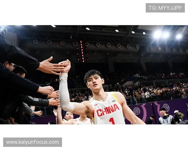 中国男篮亚洲赛场再创佳绩，新星崛起引发球迷热议