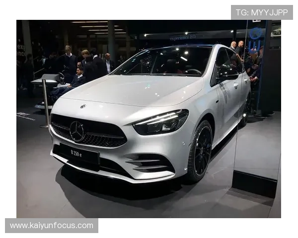 和睦法兰克福俱乐部宣布重磅签约新球员 力图提升球队整体实力