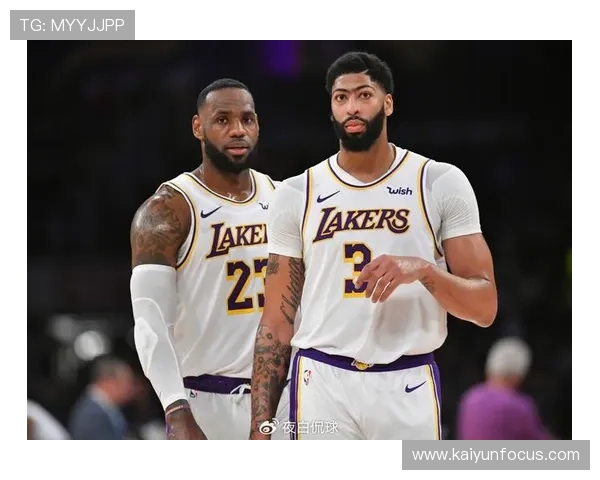 湖人队新赛季阵容大揭秘 詹姆斯与戴维斯能否携手带队重返总决赛